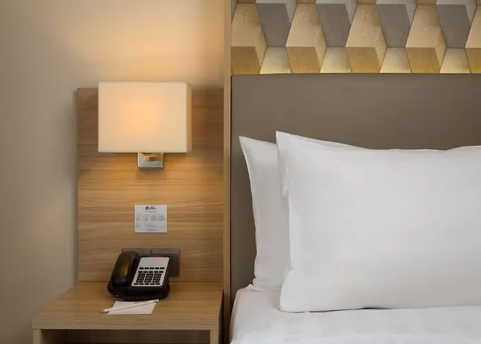 Western Kamala Hotel