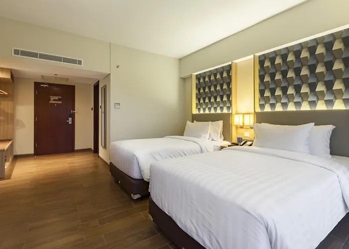 Western Kamala Hotel