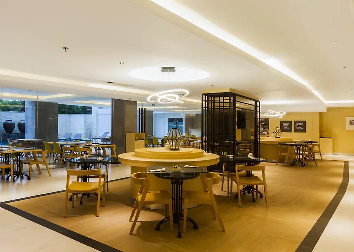 Western Kamala Hotel