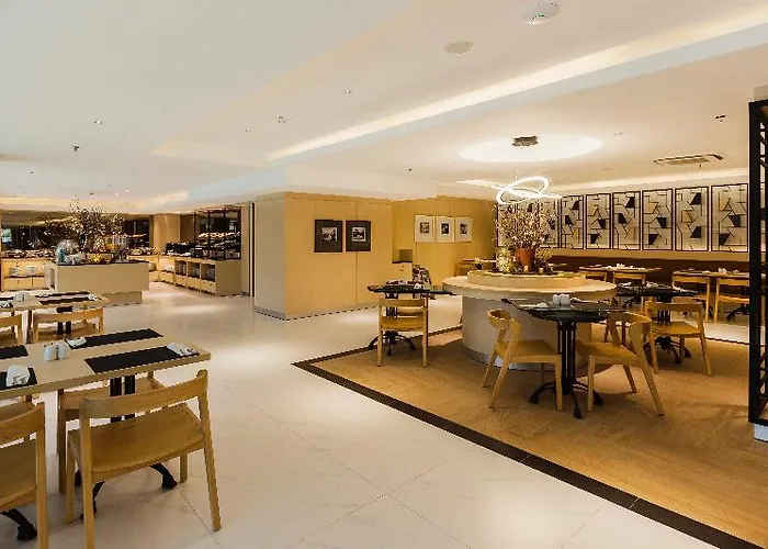 Western Kamala Hotel